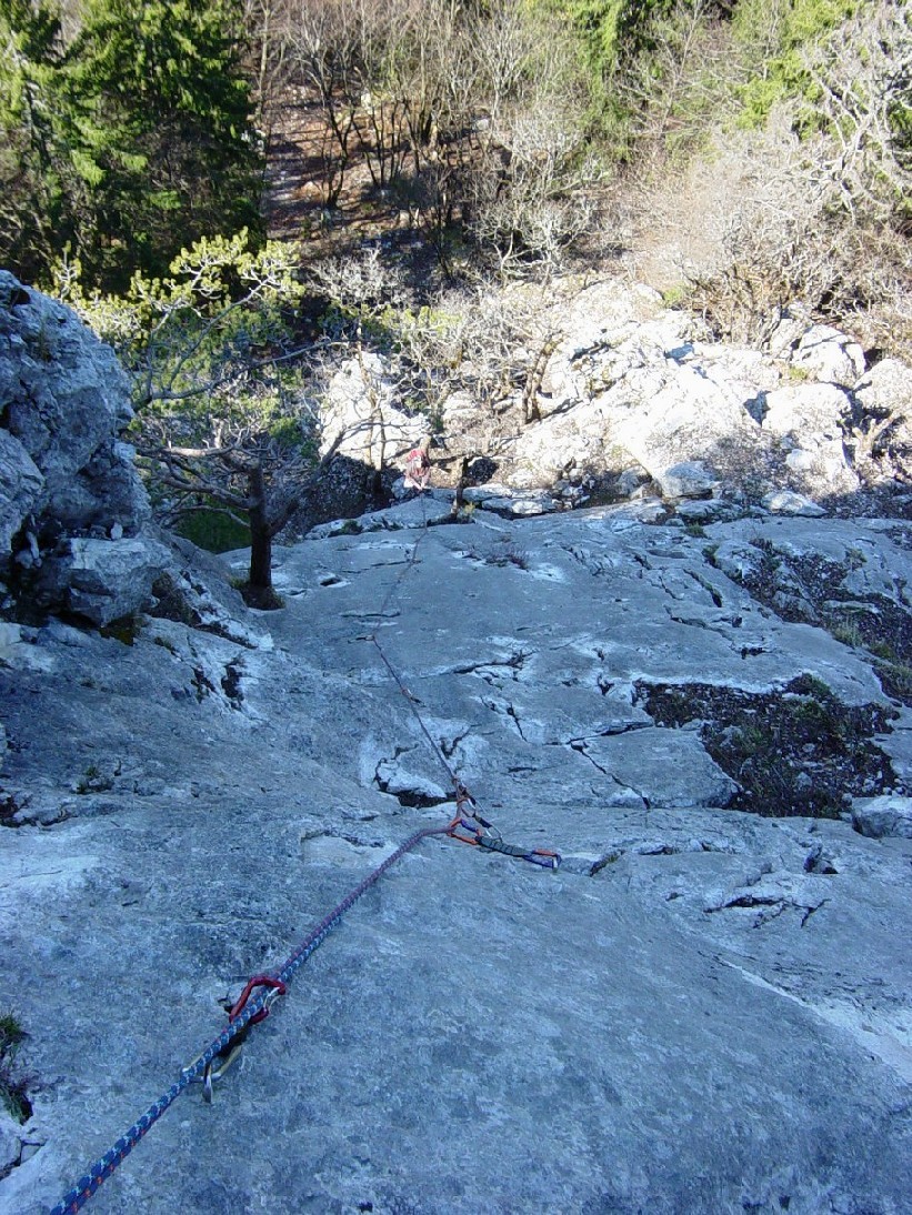 falaise de pierre taillée (la-bas si j y suis)