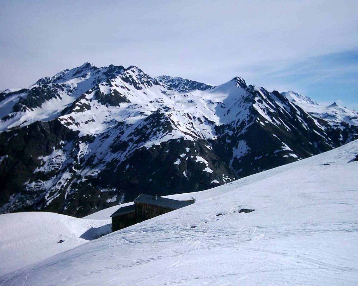 Refuge du Plan des Gouilles 2350 m (en montant au Grand BEC)
