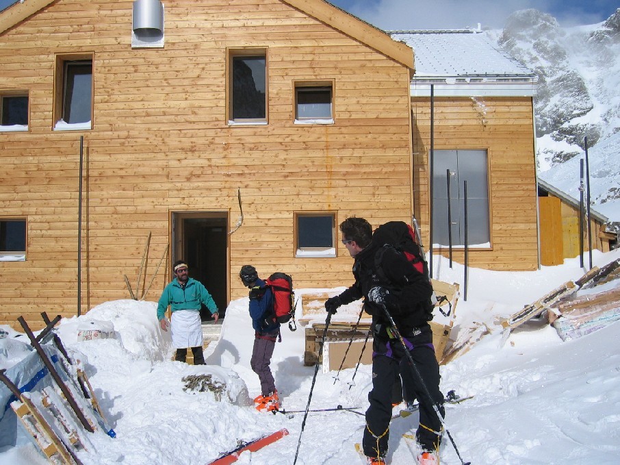 Nouvelle cabane Marco e Rosa et son gardien