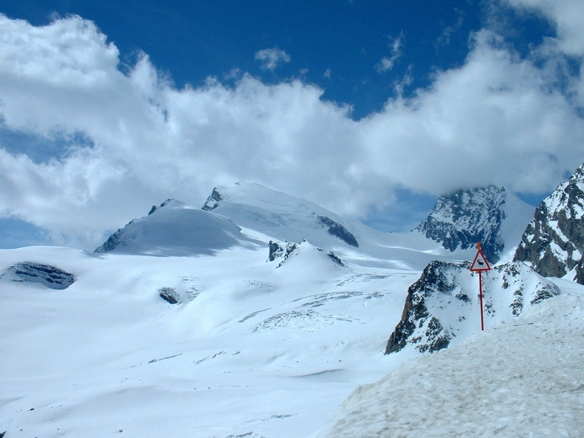 Strahlhorn et Rimpfishhorn depuis cabane Britania