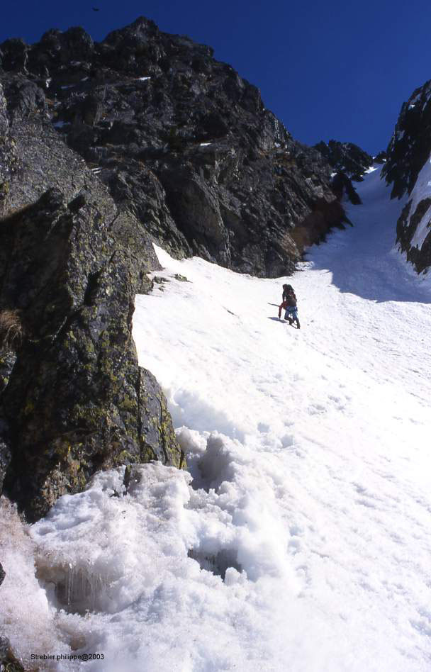 branche de droite du couloir, après la désescalade