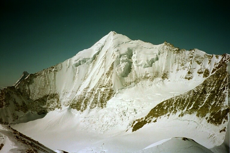 Vue sur la face Est du Weisshorn depuis le Brünegghorn