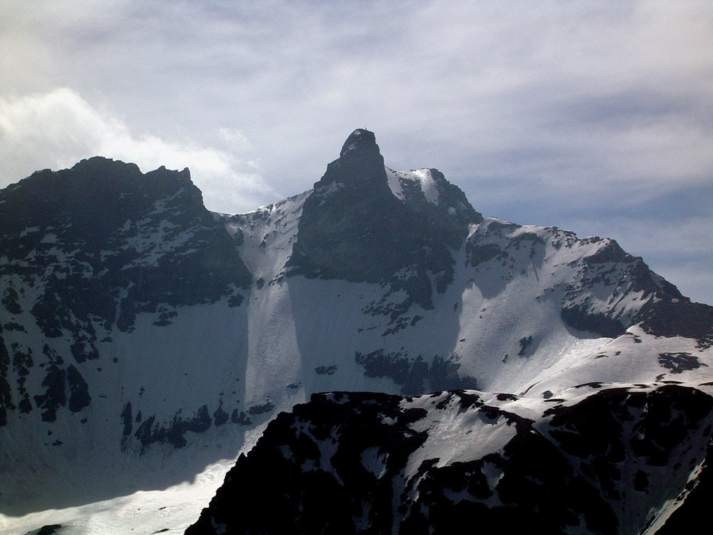 Raide, le couloir NW du Grand Roc vu de la pointe de Lanserlia