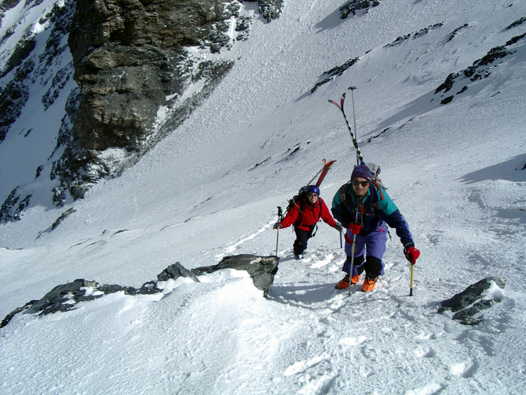Arrivée en haut du couloir NW du grand Roc Noir