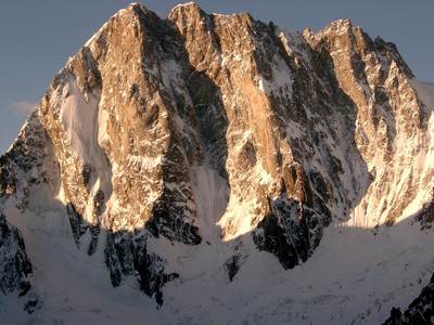 Les Grandes Jorasses au lever du soleil