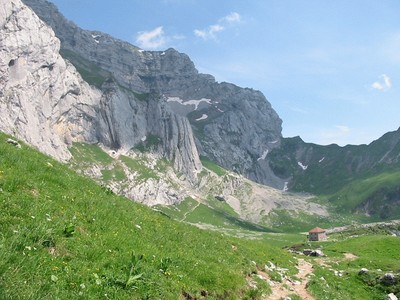 Les 3 secteurs de la falaise du Casset