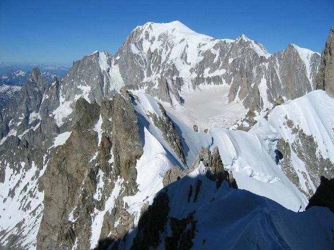 L'arete prise au pied l'Aiguille de Rochefort