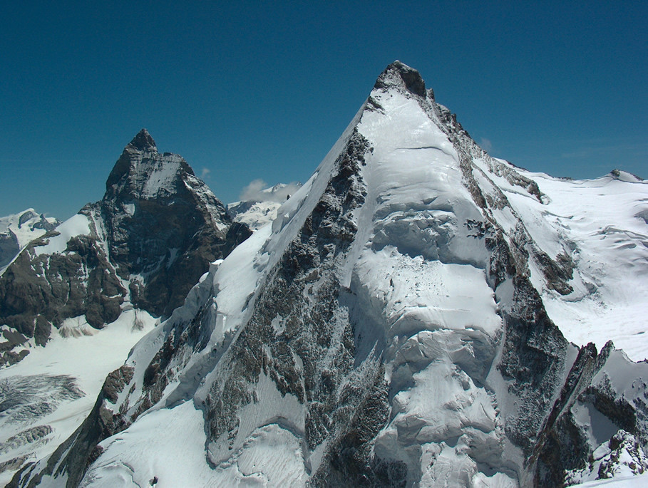 Le Cervin et la dent d'Herens vu depuis la tête de Valpelinne