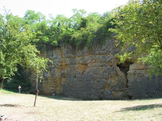 Limas - Secteur "Bloc Surplombant" et Secteur "La grotte"