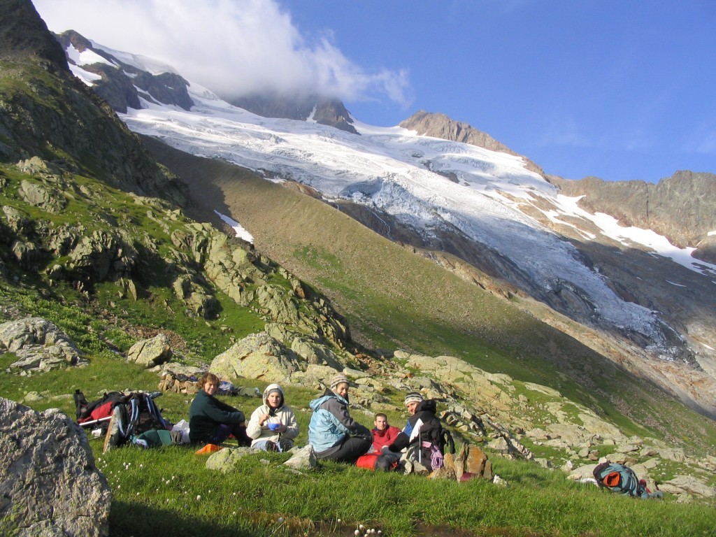 Le dernier soleil au bivouac dans l'herbe des Glaciers