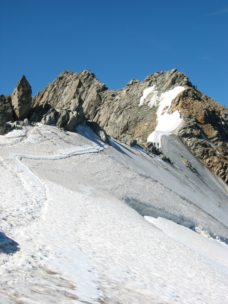Montée à la Bérangère depuis le col
