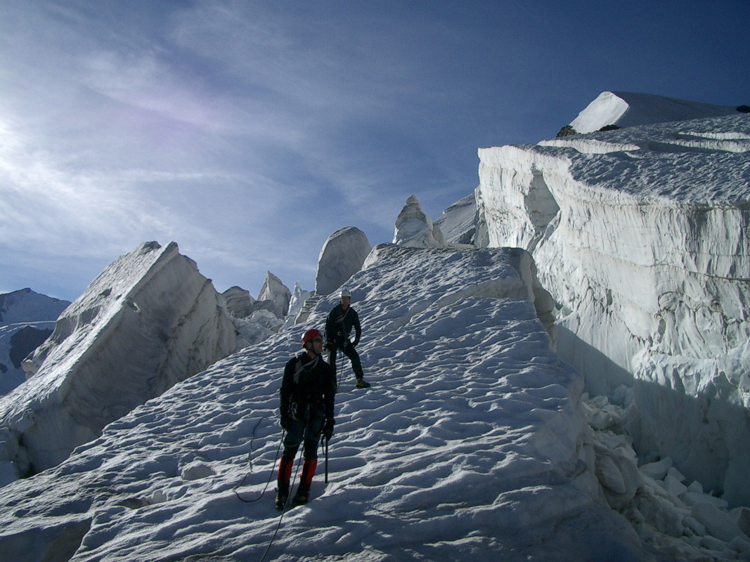 Dans les crevasses sur le Schwärzegletscher