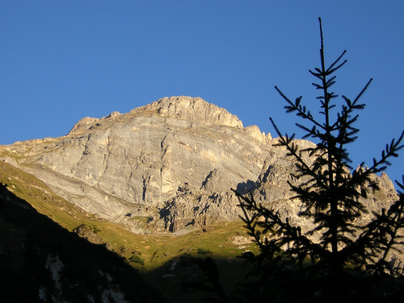 Lever de soleil en face du Roc de la Valette