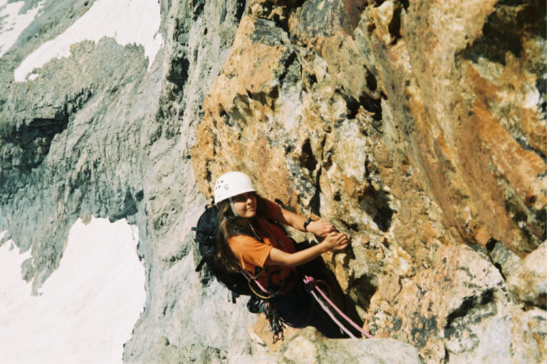 En haut des plaques rouges