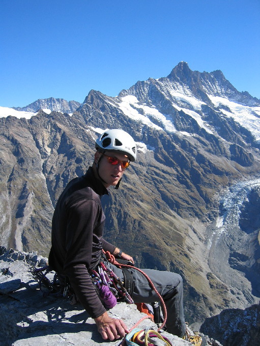 Steph, à l'arrière le Schreckhorn et Lauteraahorn