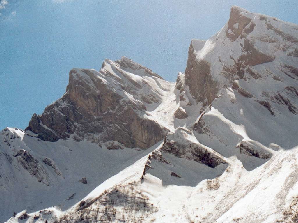 La combe à Marion, vue de la route du Col des Aravis