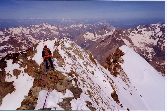 Arête sommitale de la Barre des Ecrins