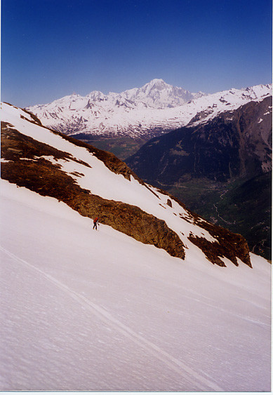Pentes sous le refuge de Turia, en toile de fond le Mont Blanc !