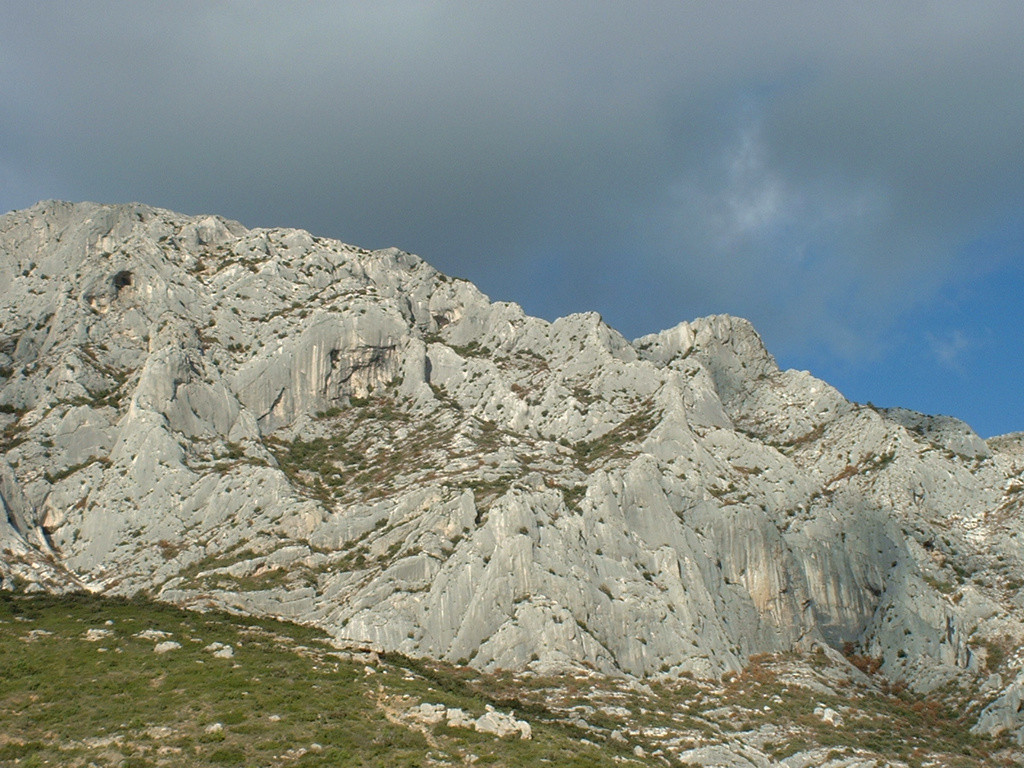 Eperon de l'ermitage - Saint Ser - Ste Victoire - vue de profil