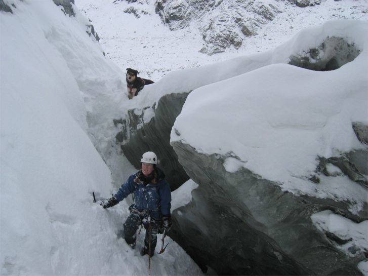 Accès au pied de la goulotte du Roc Noir (Arolla)