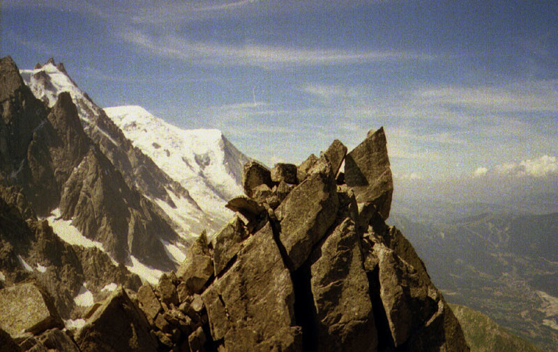 Vue de la brèche, dos au sommet