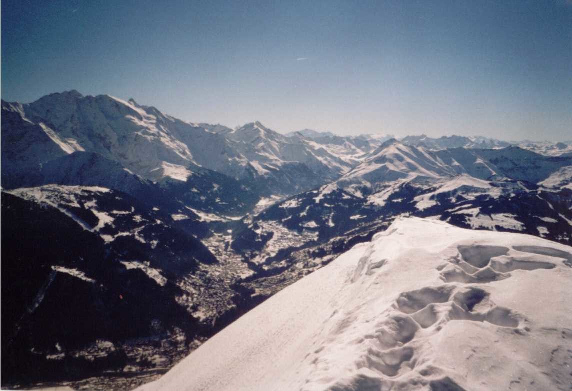 Du sommet de l'aiguille grise de VARAN.