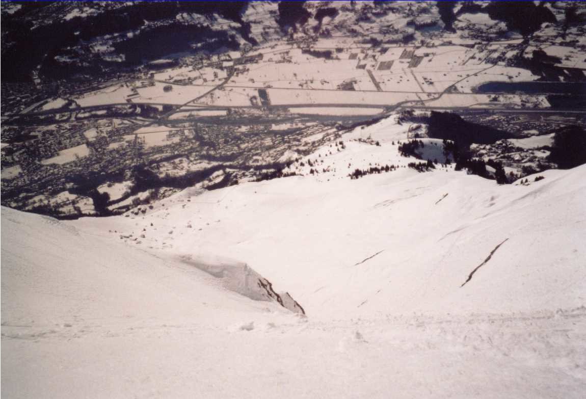 Descente dans la combe sur le Refuge de VARAN