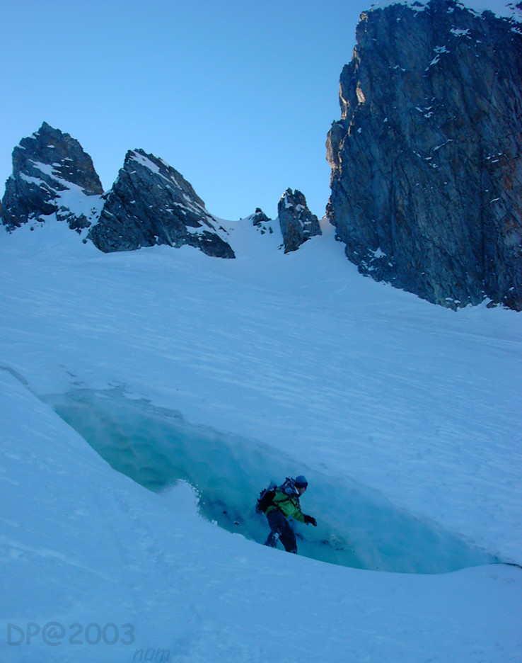 Nathanael au bord du Seracs du glacier de Celliers
