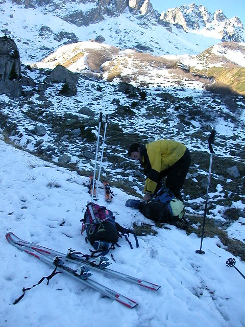 Sylvain chausse au Chalets de la Balme