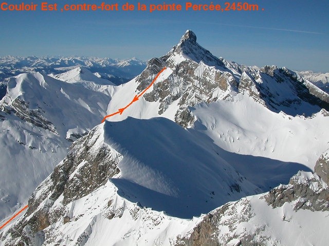 Couloir Est,contre-fort de la pointe Percée,2450m.