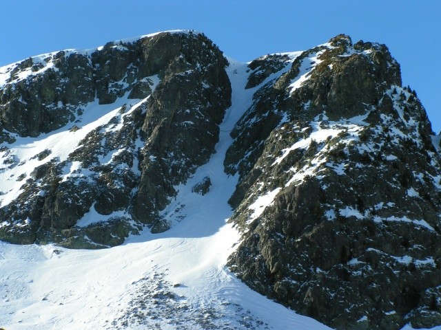 Vue sur le couloir de la via ferrata depuis les lacs