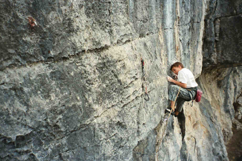 Mathieu B. dans " la peau de l'ours " au secteur 2 de St Alban