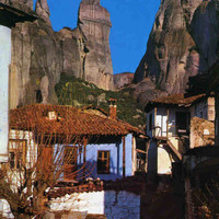  Le village de Kastraki au pied des Météores