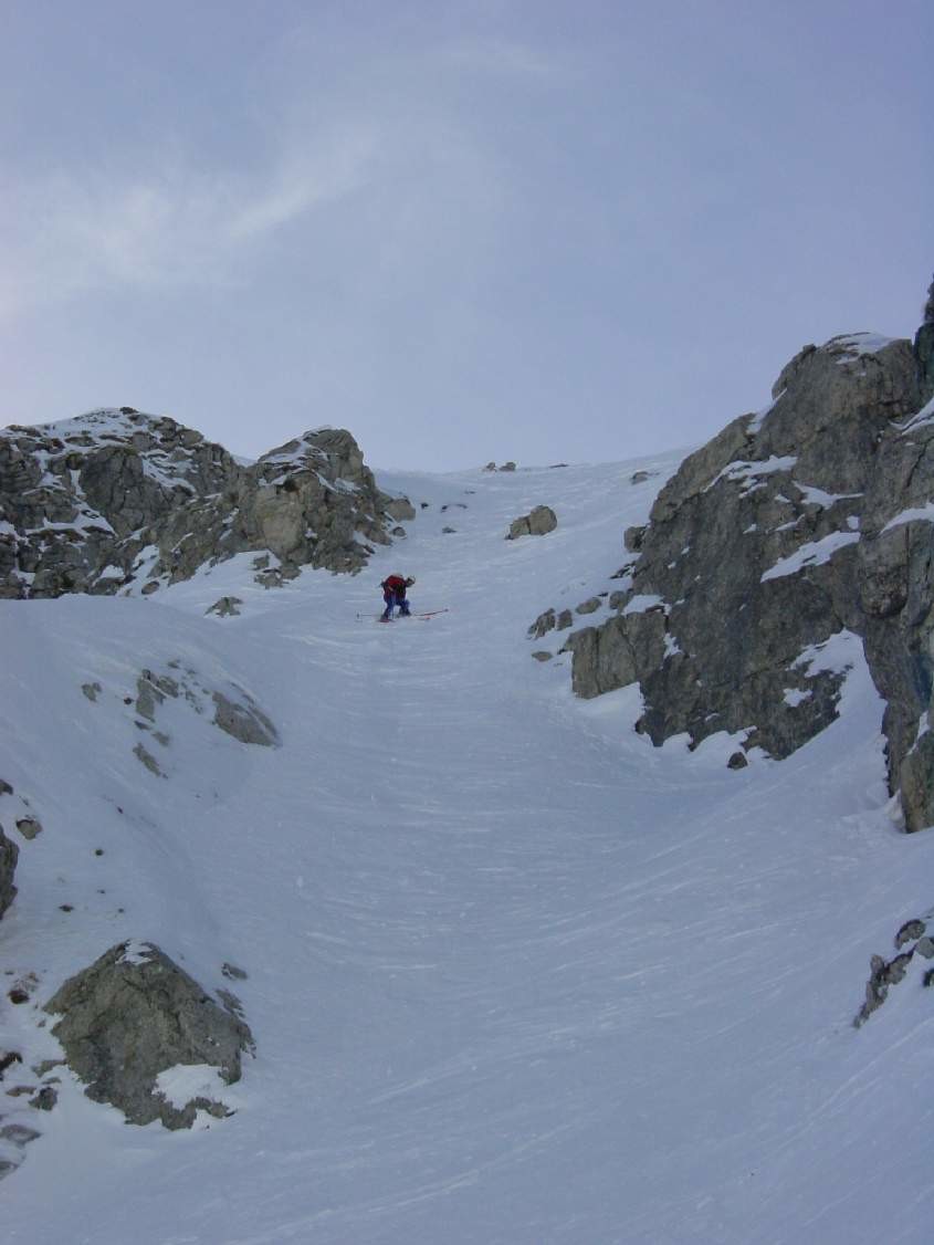 Descente du couloir NE de Chalune