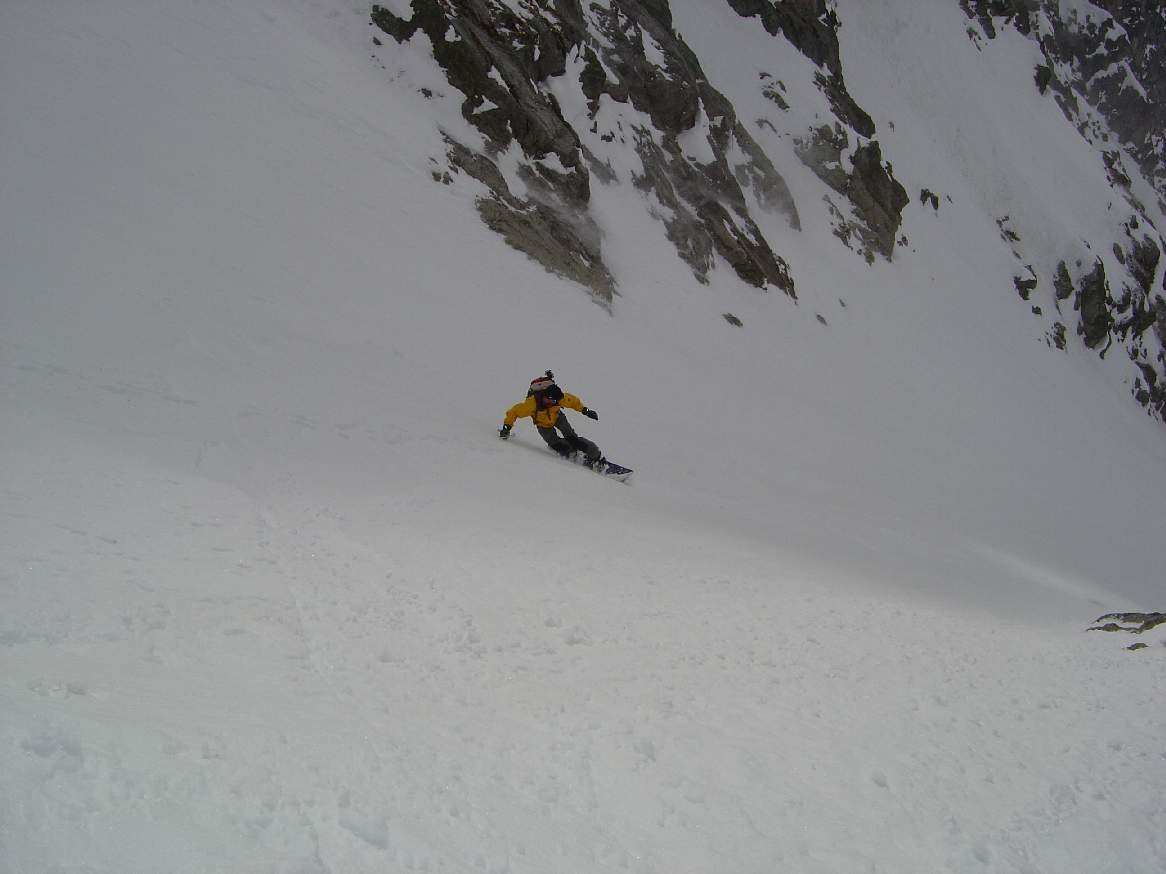 Dans la moitié supérieure du couloir NW 2996