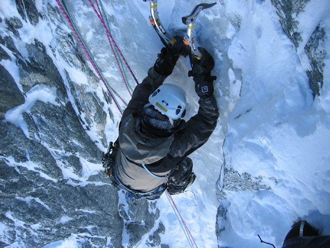Alice dans le ressaut du haut.