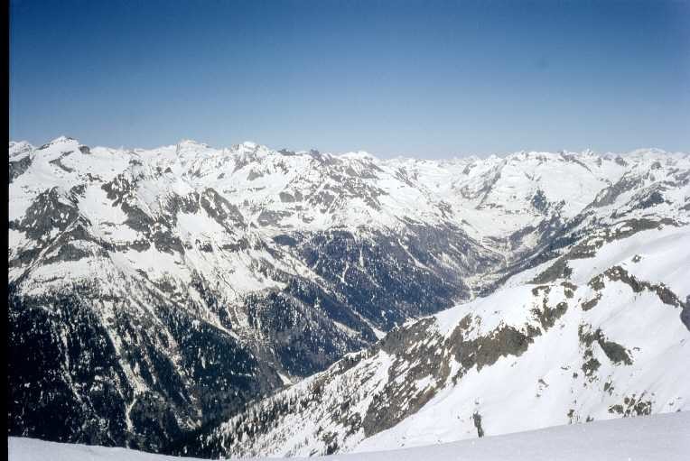 la Val Formazza dalla vetta del Pizzo Stella