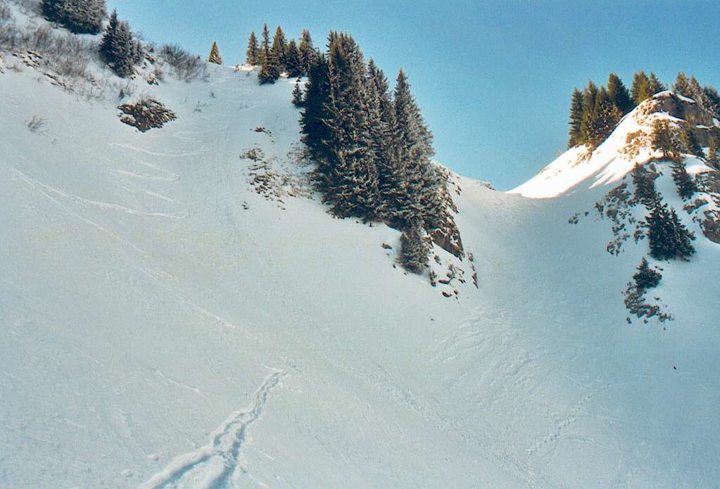 Deux des portes d'entrée / sortie de la combe de Sotty