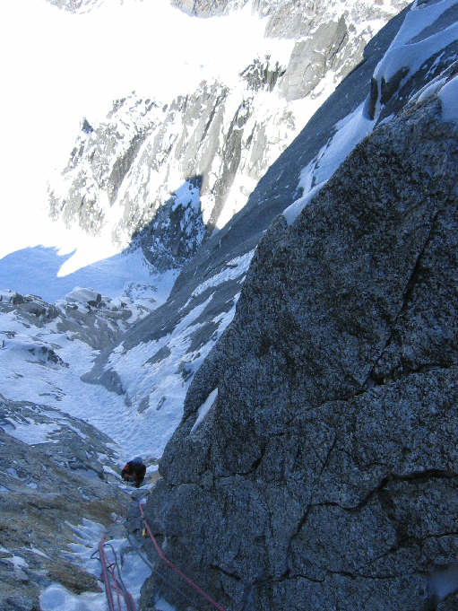 Cyrille dans le dièdre(bien sec) de l'avant avant dernière longueure.