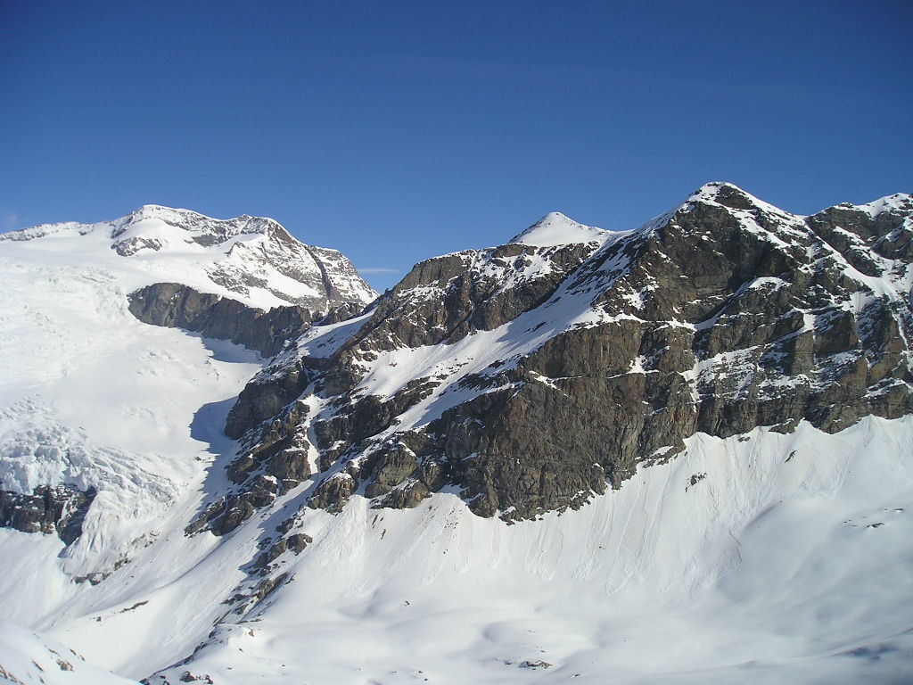 vista del canalone del Varuna dalla Cima Val Fontana