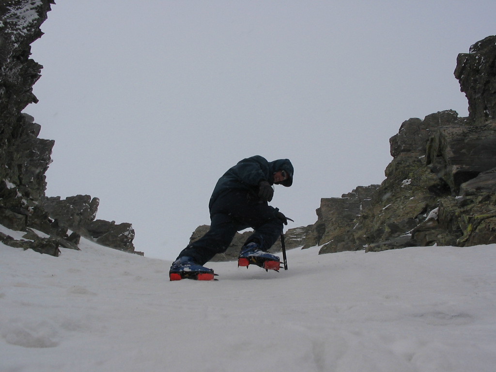 Fabien dans la cheminée du Canigou
