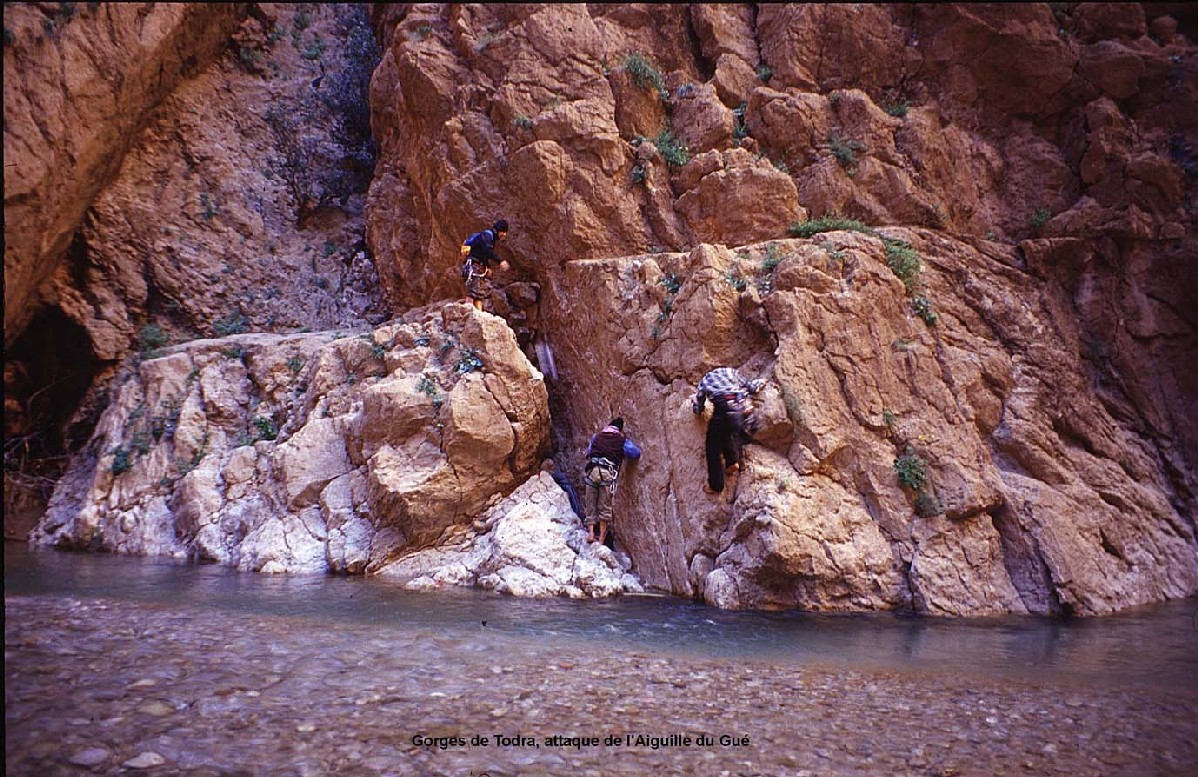 Attaque de l'Aiguille du Gué les pieds dans l'eau