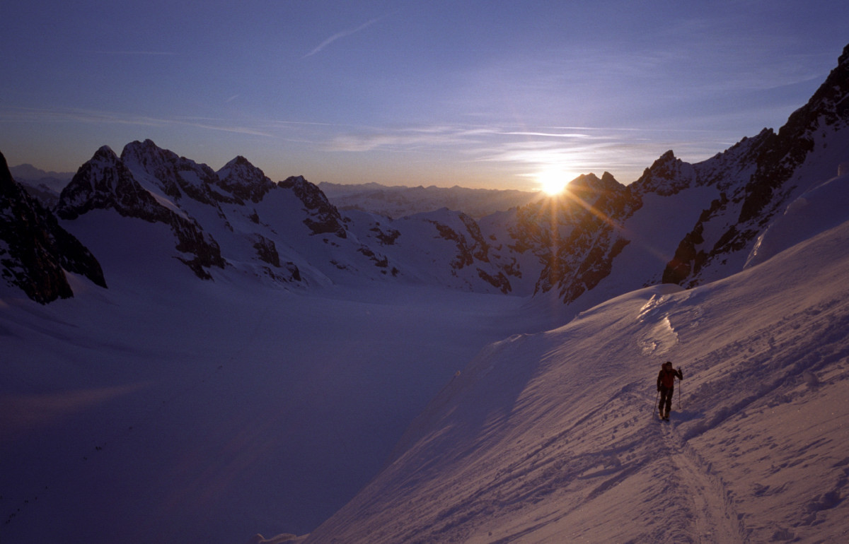 Dôme des écrins : lever du soleil sur le glacier Blanc