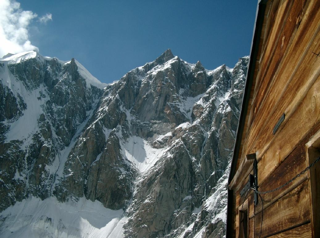 Versant sud du Mont Maudit vue du bivouac de la Fourche