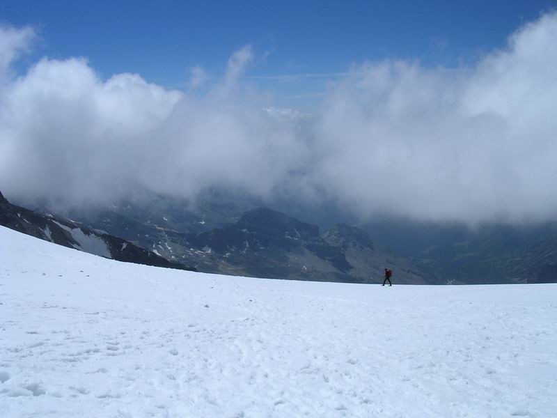Alpiniste en direction du Castor (Valais)