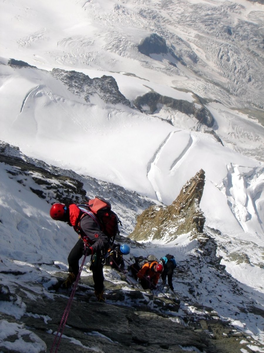 Dent Blanche: Samuel en rappel a cote du grand gendarme