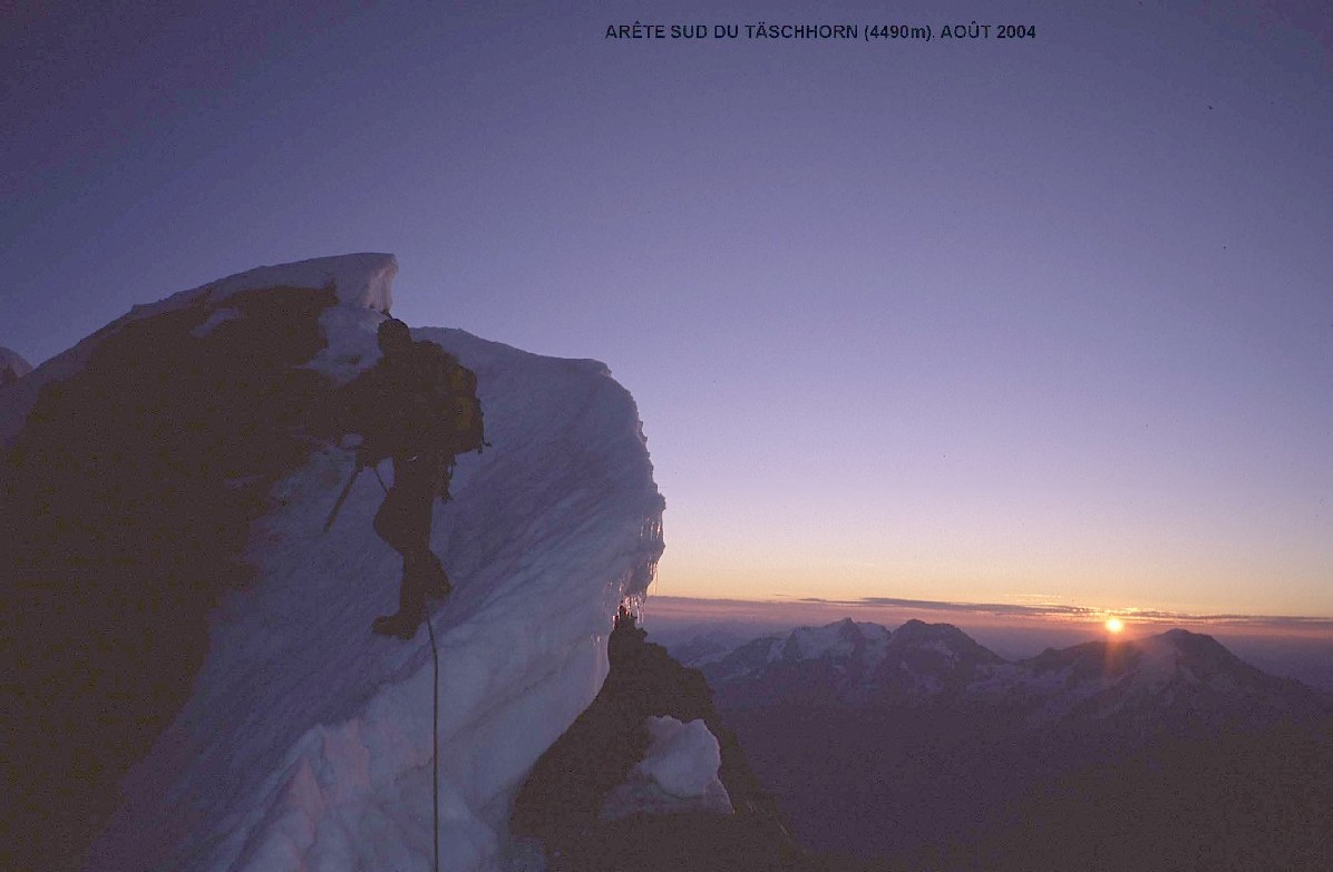 Les fameuses corniches sur l'arête S du Täschhorn