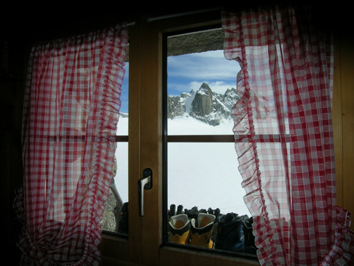 Le couloir Copt, vu depuis l'intérieur de la Cabane du Trient