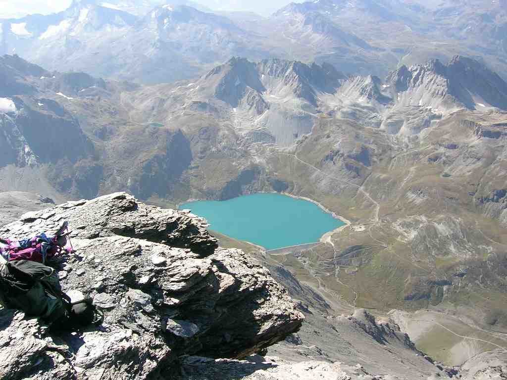 Barrage de la Sassière (2460m) depuis la Grande Sassière (3747m)