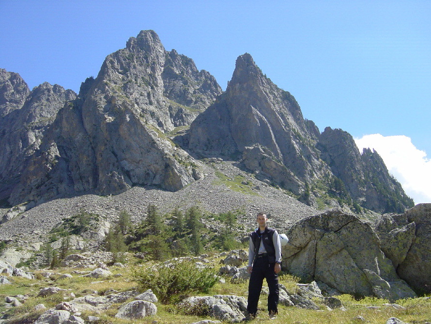 Vue du pilier N-O du petit cayre de la Madone